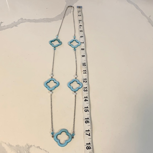 Costume jewelry long necklace turquoise glass 4 leaf clover silver tone chain. - Picture 7 of 8